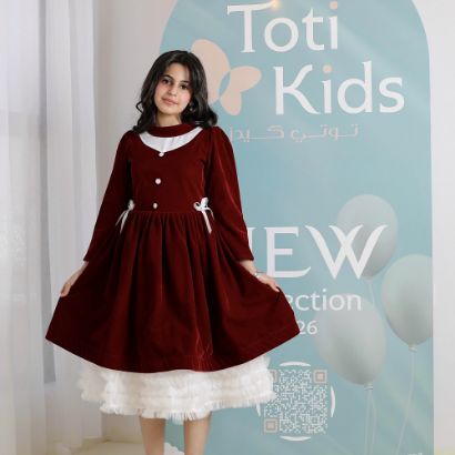 صورة فستان بناتي مخمل عنابي بياقة بيضاء | فستان شتوي بطبقات تل - 1102